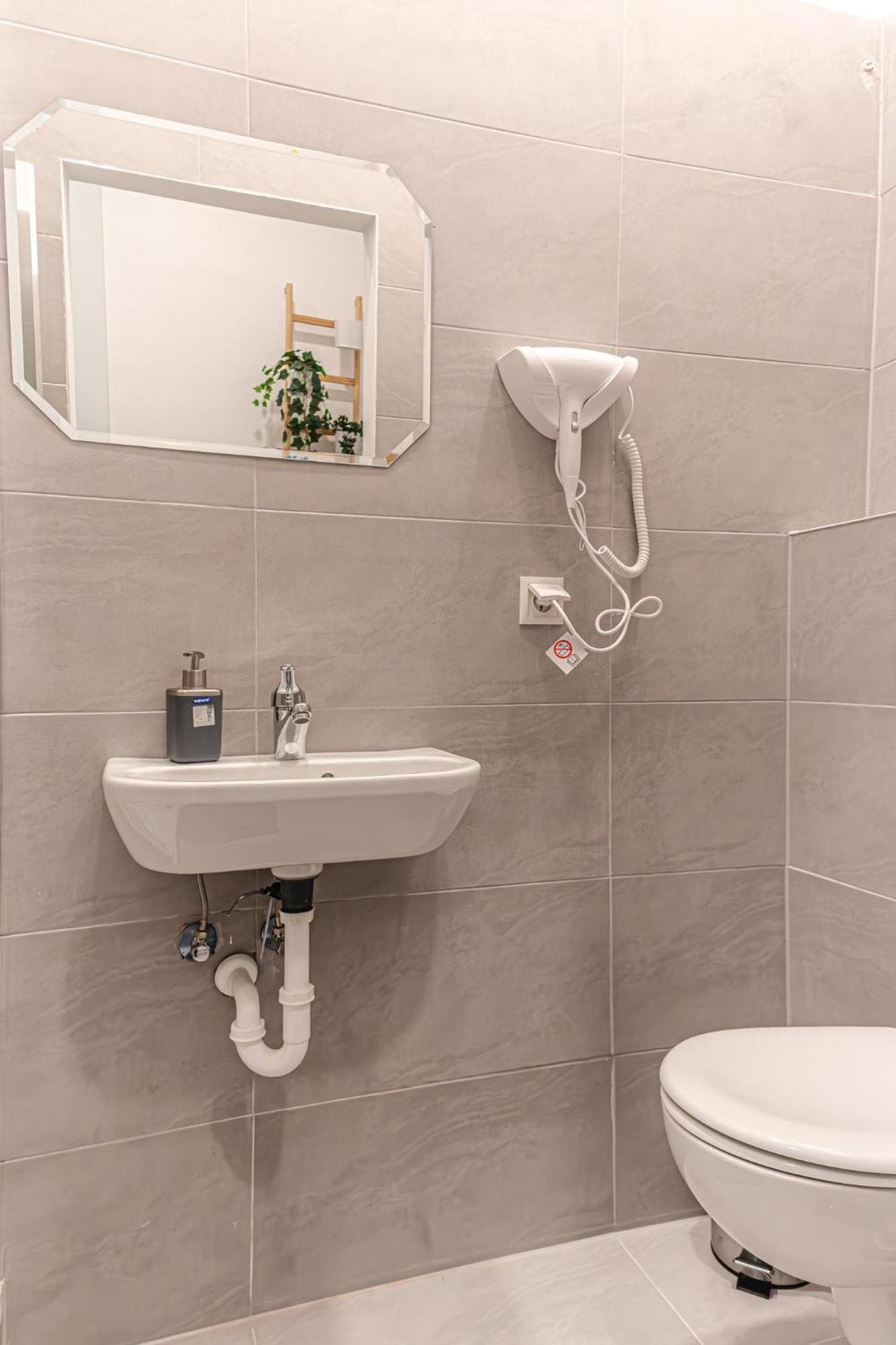 Stylish Studio Apartment Wiener Stadthalle Екстер'єр фото